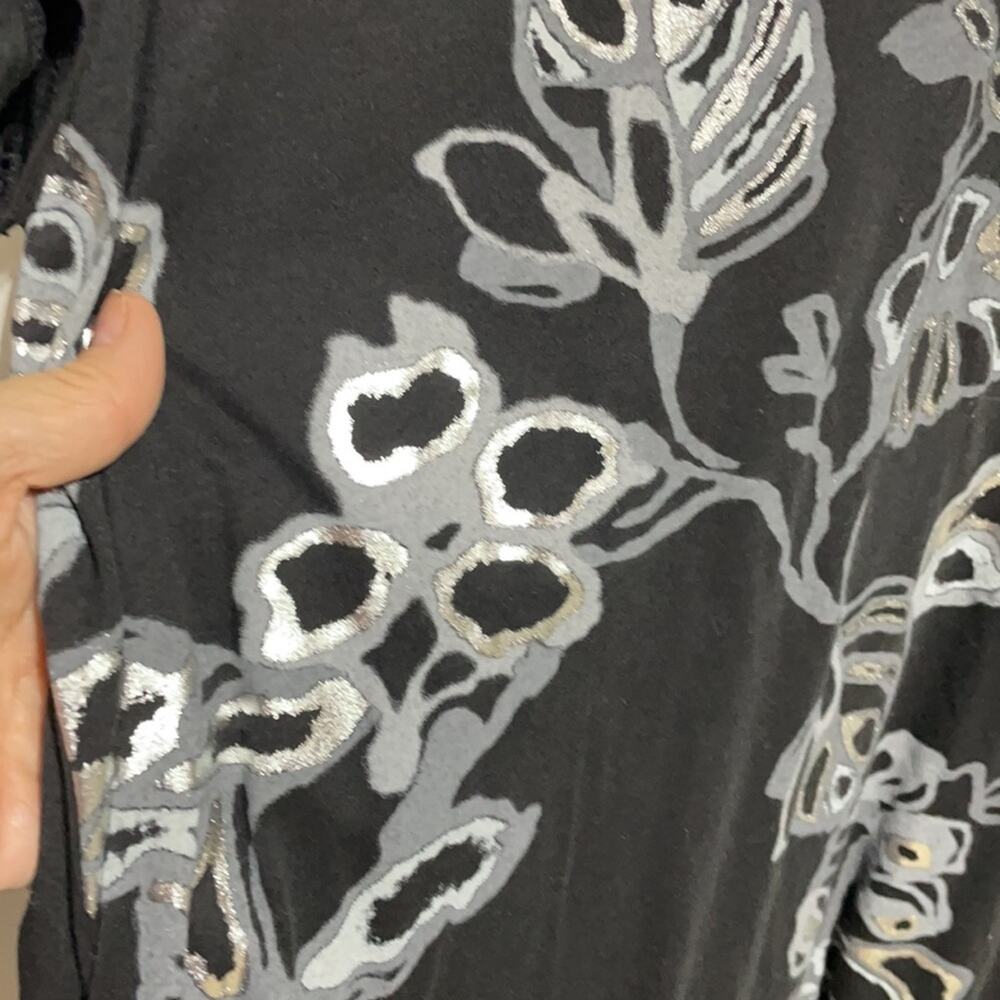 Tahari 2x black silver front floral graphic short sleeve 💯 Cotton t NWT - Picture 4 of 7
